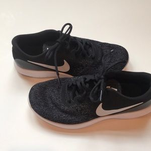 Nike Flex Contact size 7.5